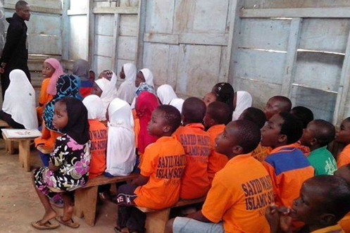 اعتراض به هزینه اجباری برنامه‌های دینی در مدارس غنا