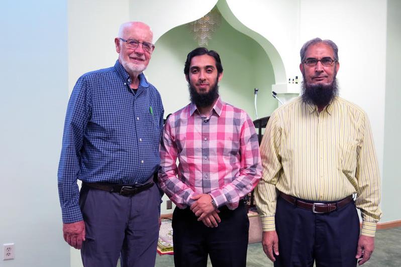 حافظ کل قرآن یکی از جوان‌ترین ائمه جماعت در آمریکا/ ادیت شده