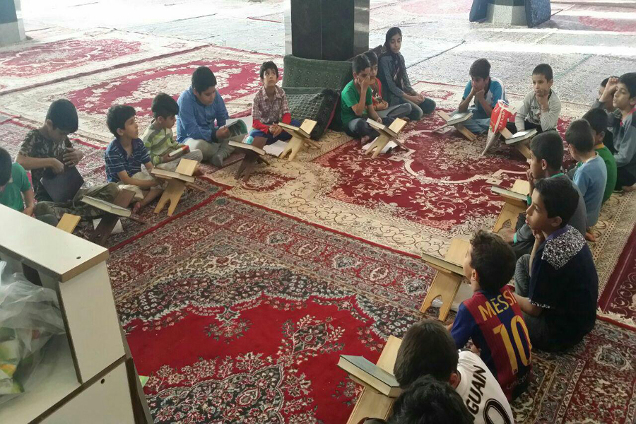 گزارش تصویری آموزش قرآن در مناطق محروم خرم‌آباد
