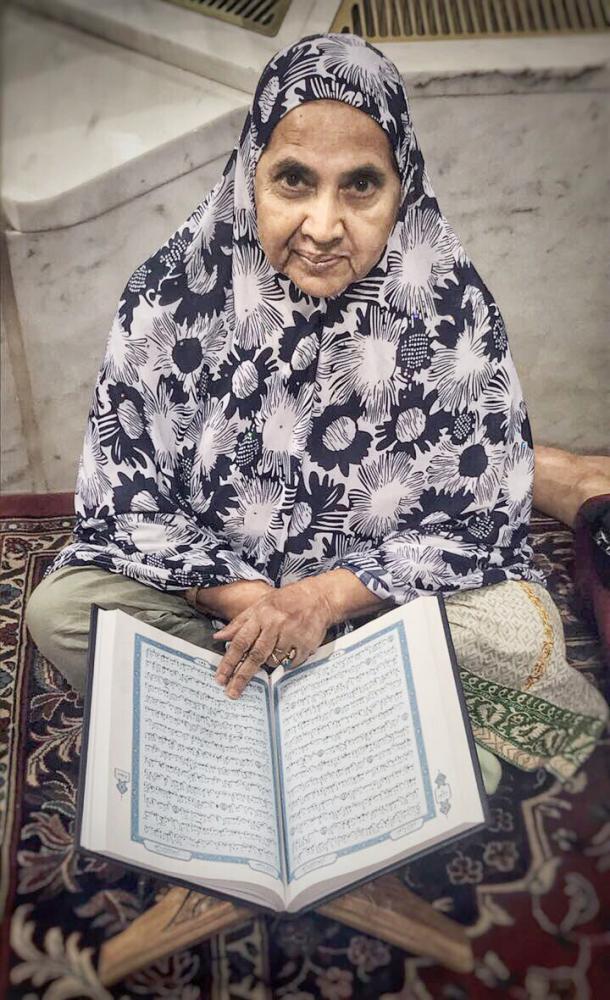حاجیه خانمی که حافظ کل قرآن است + عکس