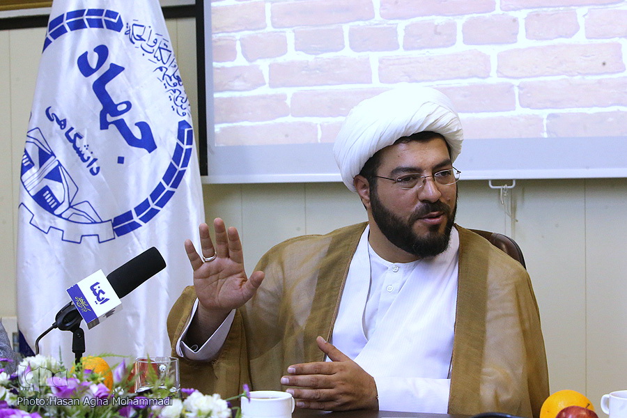 بررسی قرآنپژوهانه به خانواده/ نقش فرد، جامعه و مسئولین در تحقق خانواده اسلامی بررسی قرآنپژوهانه به خانواده/ نقش فرد، جامعه و مسئولین در تحقق خانواده اسلامی