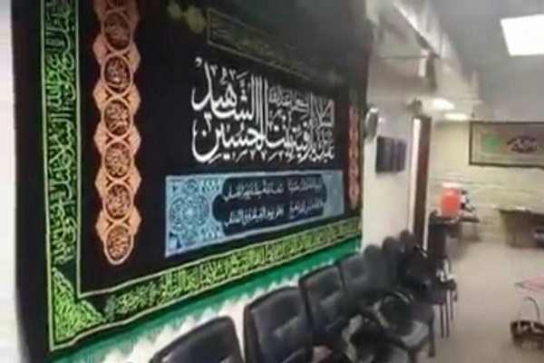 عاشقان حسینی مسجد آمریکا را سیاه‌پوش کردند + عکس