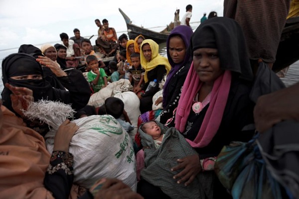 انگلیسی/ عدم اطمینان مسلمانان روهینگیا به وعده‌های دروغین میانمار / سوزاندن خانه‌ها ادامه دارد