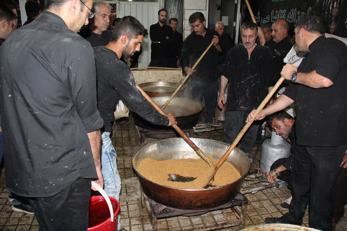 پخت حلوای 14 تنی در زنجان