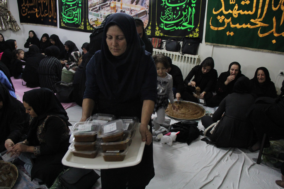 پخت حلوای 14 تنی در زنجان