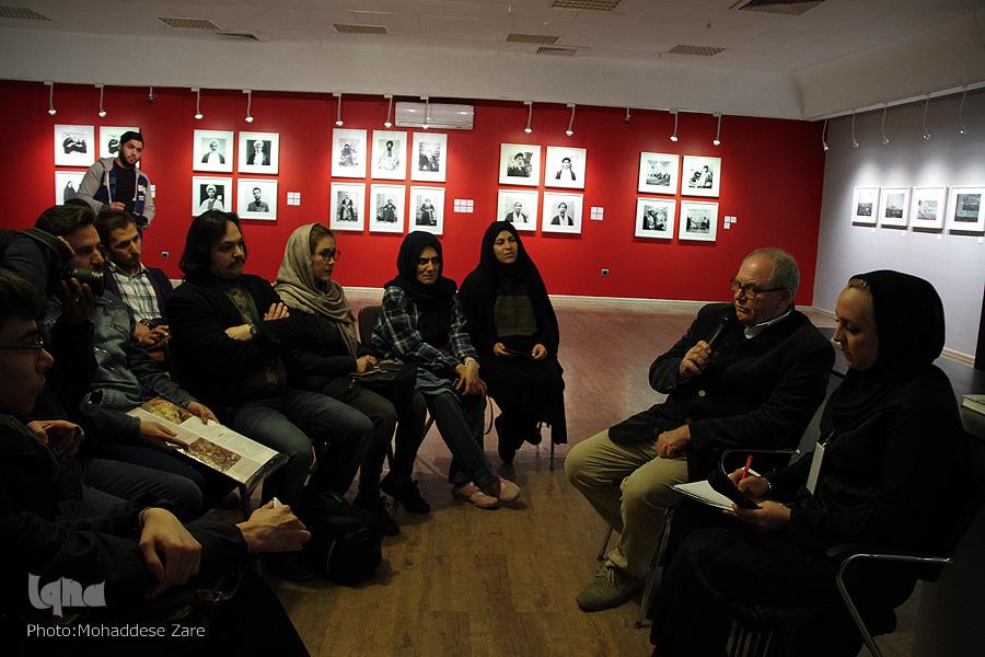 «مکاشفه و تماشا»؛ مهرماه در مشهد ژانویه در برلین/ تهیه 500 نسخه از کتاب نمایشگاه در راه ایران