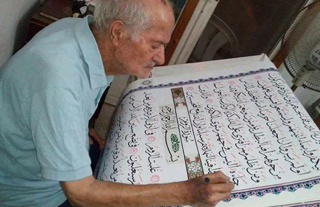 پیر خوشنویسان جهان و عبادت با پنج کتابت قرآن/ هنرمندی که جایش در گینس خالی ماند