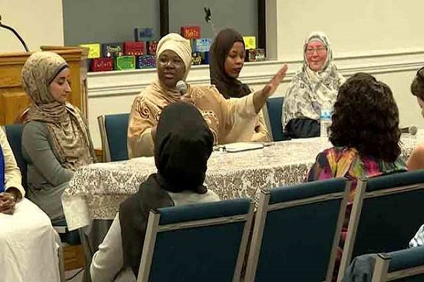 بررسی چالش‌های بانوان مسلمان در کلیسای نشویل آمریکا/ انگلیسی