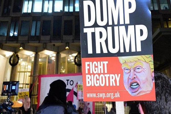  تظاهرات انگلیسی‌ها علیه ترامپ برای انتشار ویدئوهای ضداسلامی