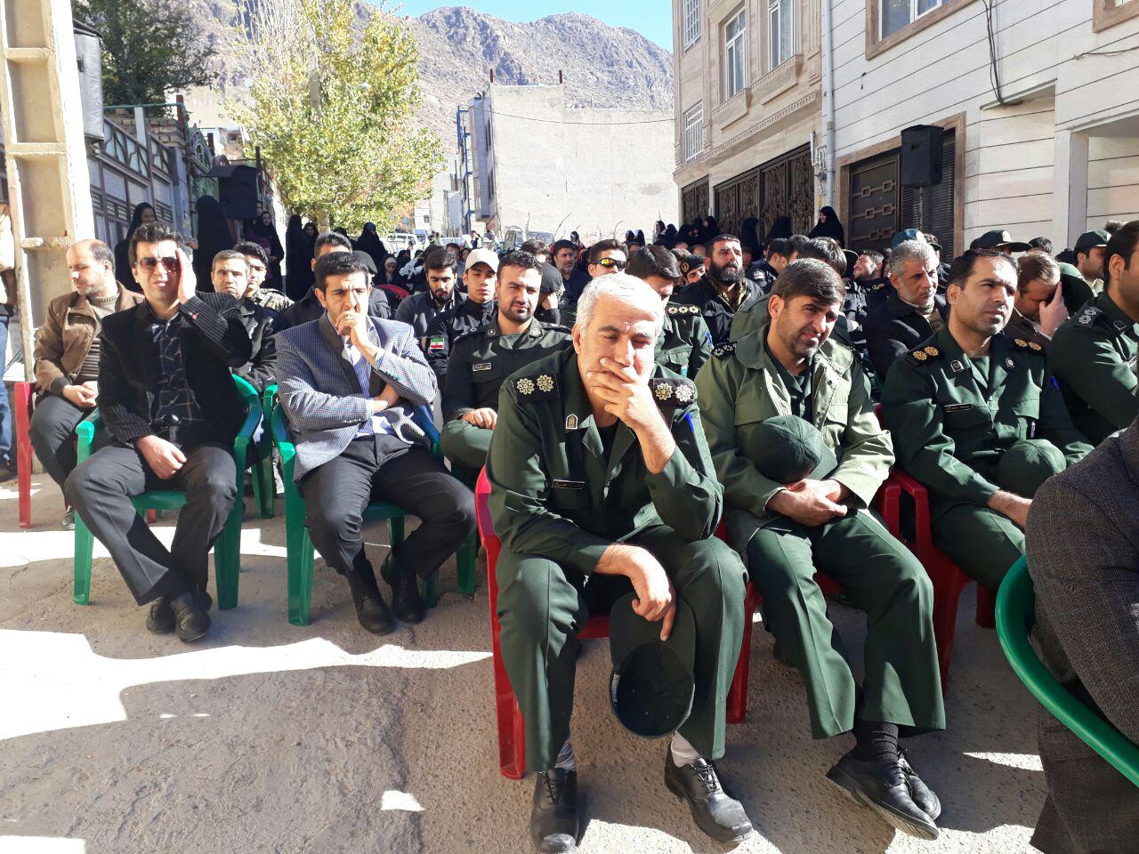 گزارش تصویری جشن پیروزی جبهه مقاومت در منزل شهید زنده لرستانی گزارش تصویری جشن پیروزی جبهه مقاومت در منزل شهید زنده لرستانی