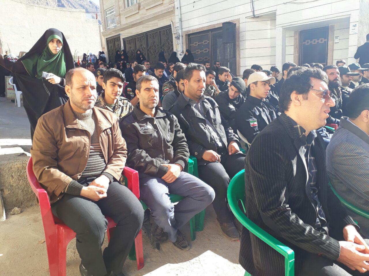 گزارش تصویری جشن پیروزی جبهه مقاومت در منزل شهید زنده لرستانی گزارش تصویری جشن پیروزی جبهه مقاومت در منزل شهید زنده لرستانی