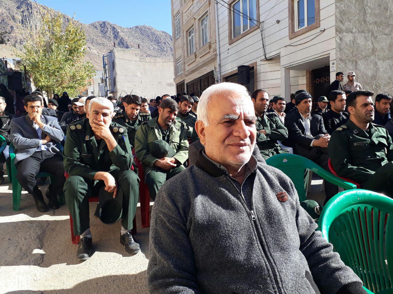 گزارش تصویری جشن پیروزی جبهه مقاومت در منزل شهید زنده لرستانی گزارش تصویری جشن پیروزی جبهه مقاومت در منزل شهید زنده لرستانی