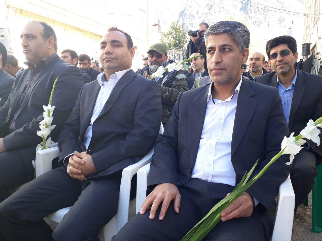 گزارش تصویری جشن پیروزی جبهه مقاومت در منزل شهید زنده لرستانی گزارش تصویری جشن پیروزی جبهه مقاومت در منزل شهید زنده لرستانی