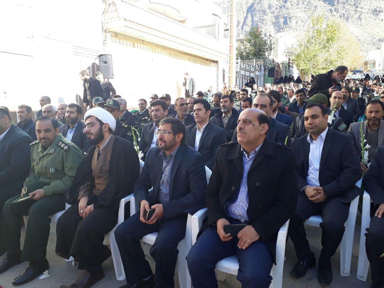 گزارش تصویری جشن پیروزی جبهه مقاومت در منزل شهید زنده لرستانی گزارش تصویری جشن پیروزی جبهه مقاومت در منزل شهید زنده لرستانی