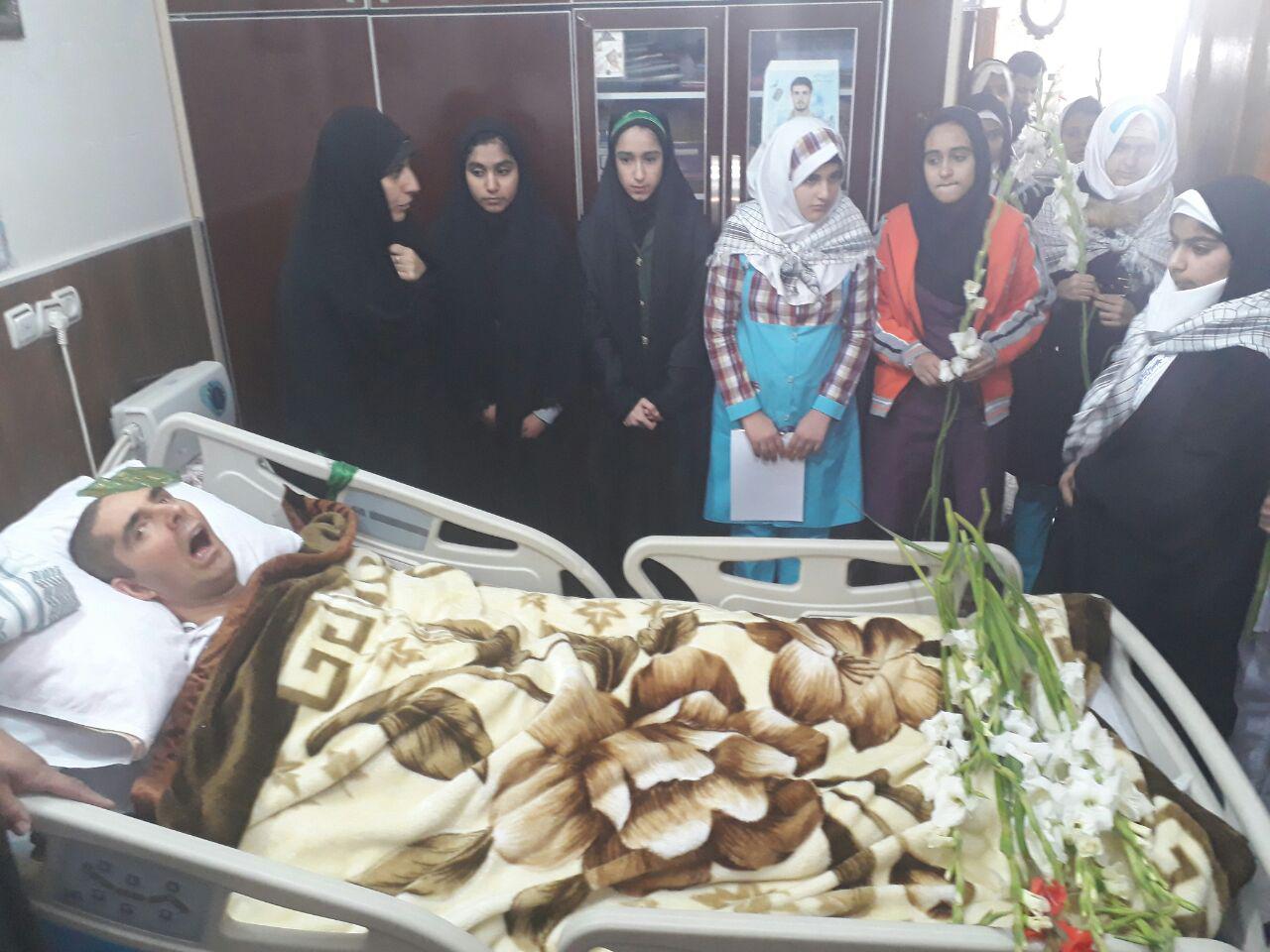 گزارش تصویری جشن پیروزی جبهه مقاومت در منزل شهید زنده لرستانی گزارش تصویری جشن پیروزی جبهه مقاومت در منزل شهید زنده لرستانی