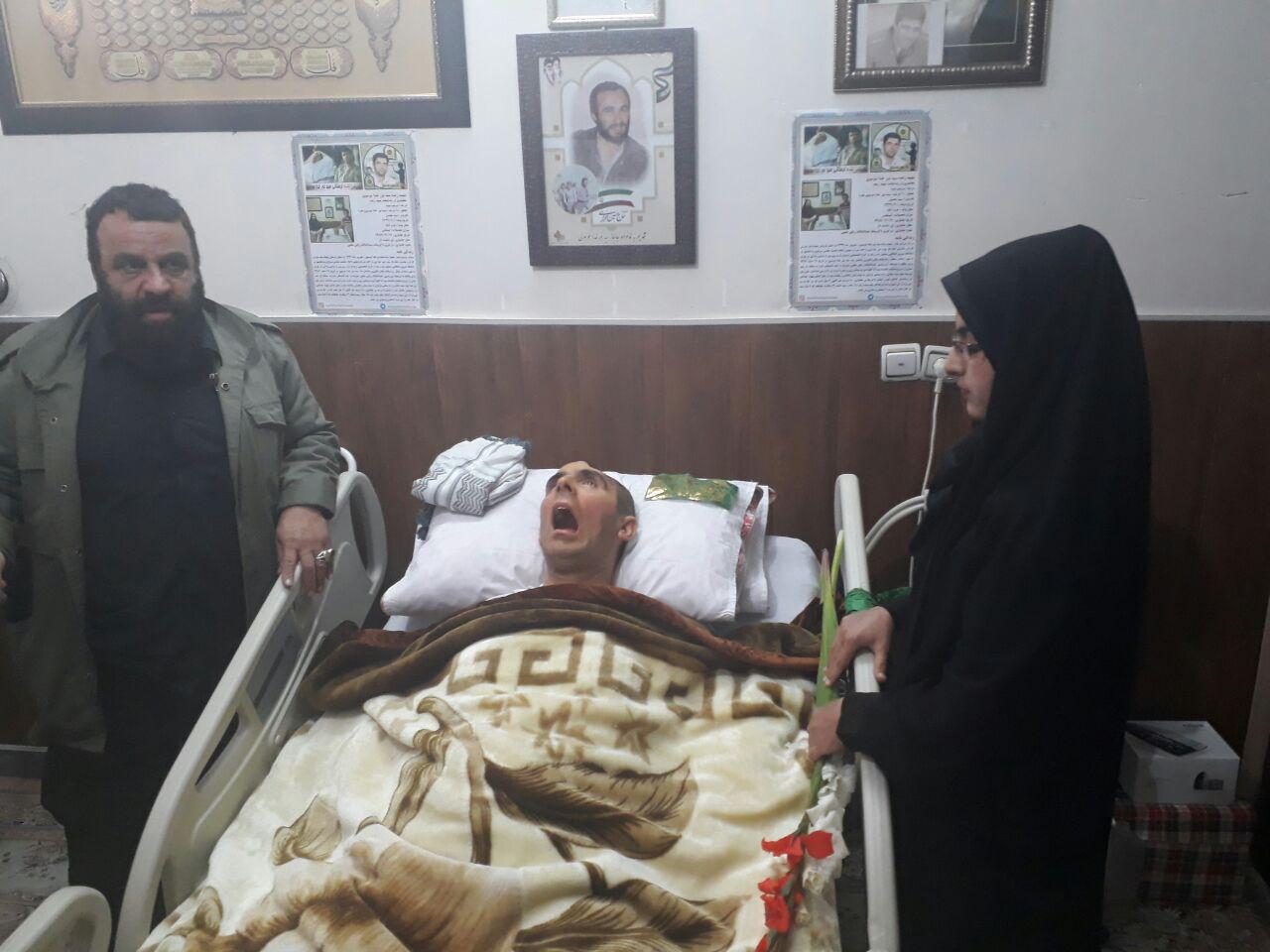 گزارش تصویری جشن پیروزی جبهه مقاومت در منزل شهید زنده لرستانی گزارش تصویری جشن پیروزی جبهه مقاومت در منزل شهید زنده لرستانی
