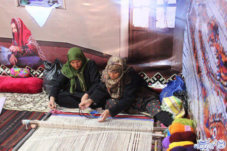 جلوه‌گری هنرهای ایرانی در دومین نمایشگاه سراسری صنایع‌دستی خراسان‌جنوبی