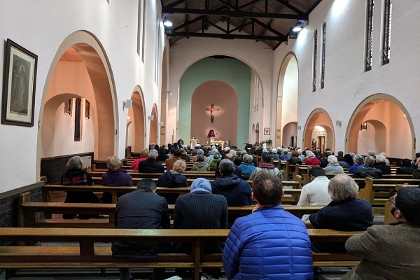 گردهم‌آیی مسلمانان و مسیحیان در کلیسای بلکبرن/ انگلیسی