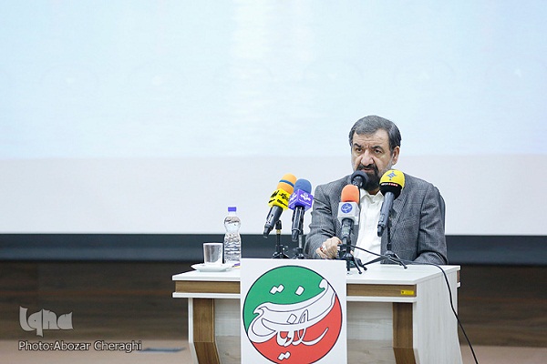 تحریف دفاع مقدس به مثابه زیر سوال بردن رهبری و امام راحل است