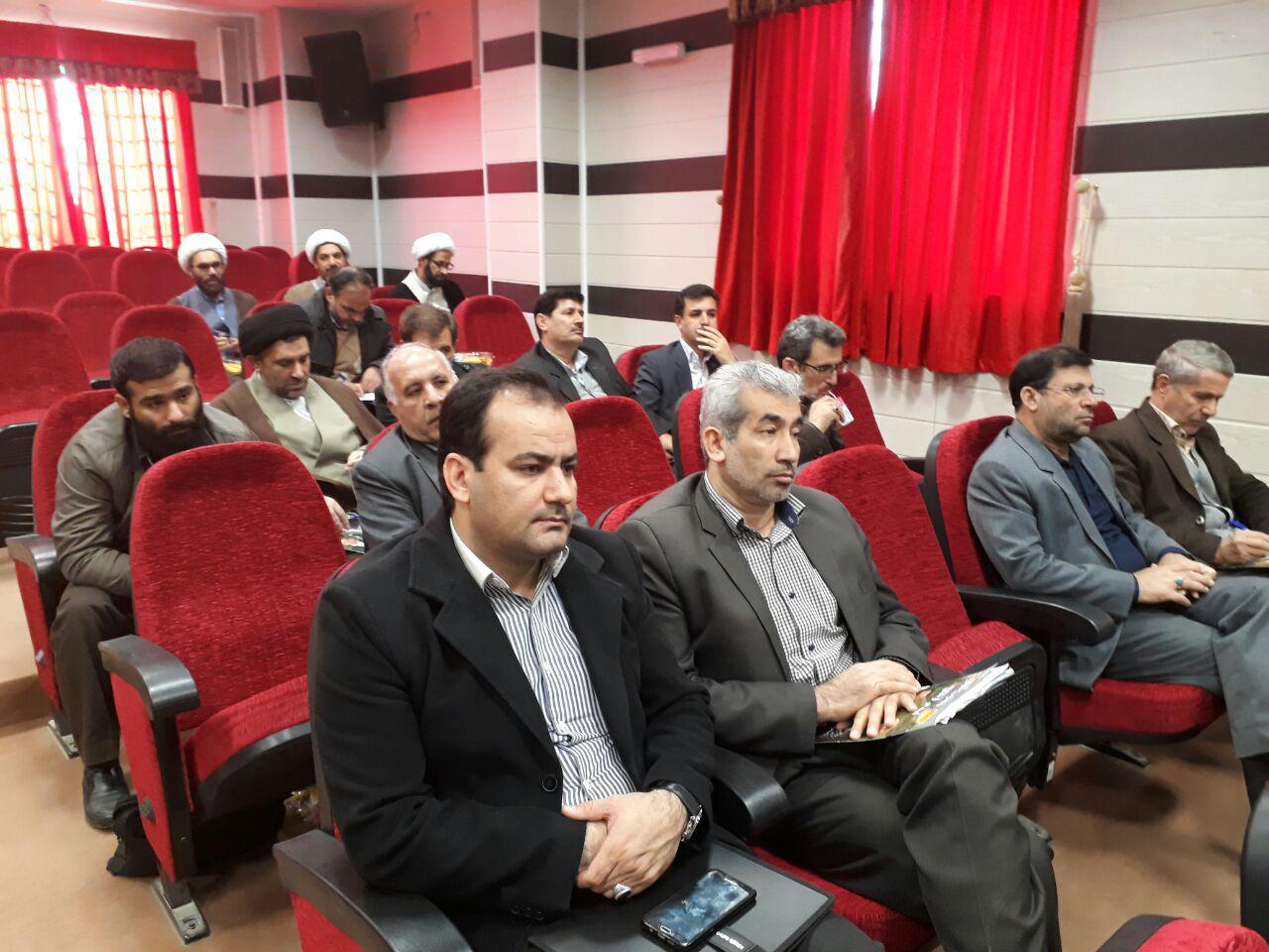 برگزاری نشست هم‌اندیشی حوزه و دانشگاه در خرم‌آباد + عکس