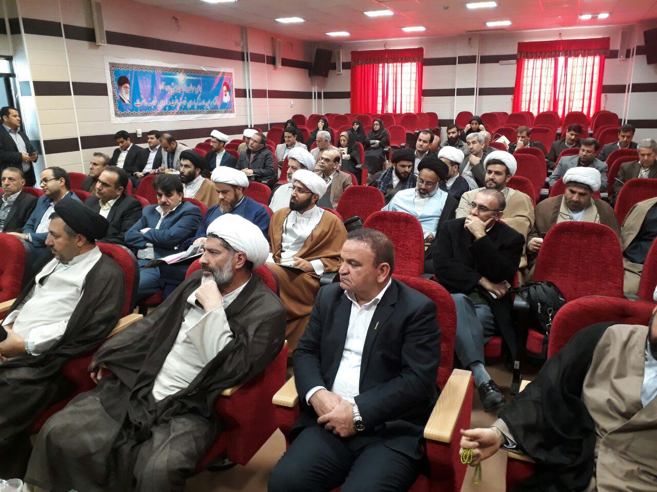 برگزاری نشست هم‌اندیشی حوزه و دانشگاه در خرم‌آباد + عکس