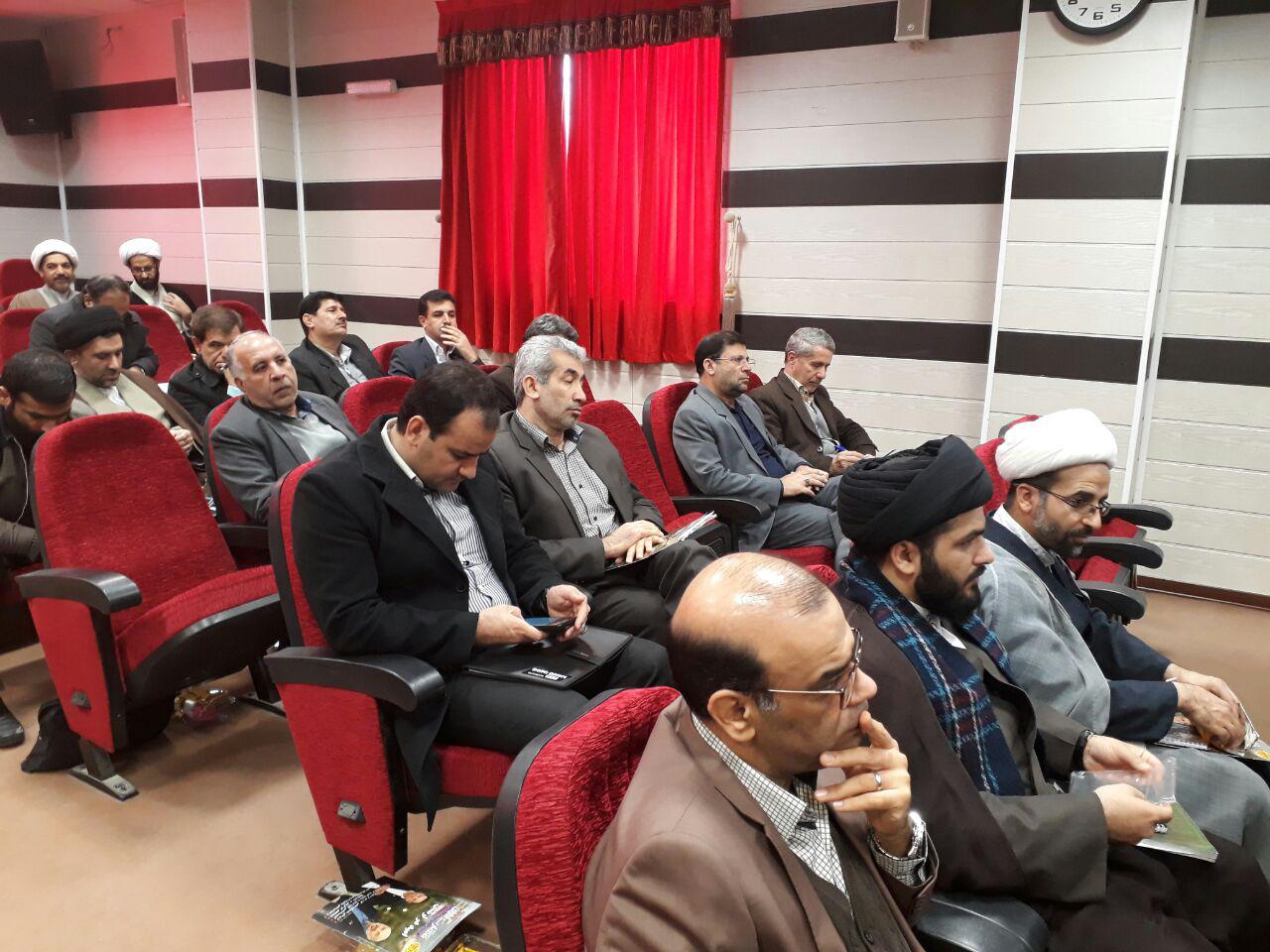 برگزاری نشست هم‌اندیشی حوزه و دانشگاه در خرم‌آباد + عکس