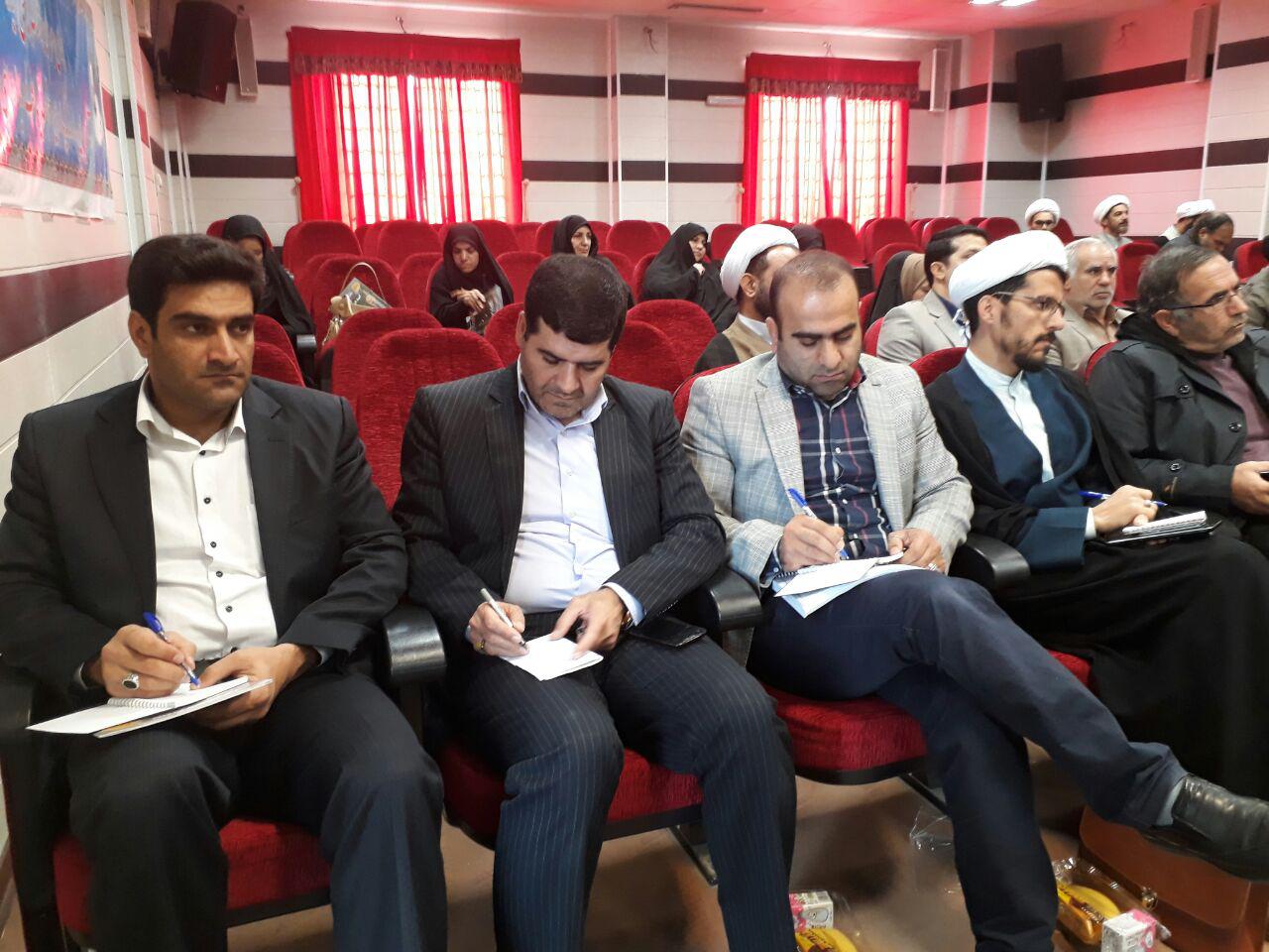 برگزاری نشست هم‌اندیشی حوزه و دانشگاه در خرم‌آباد + عکس