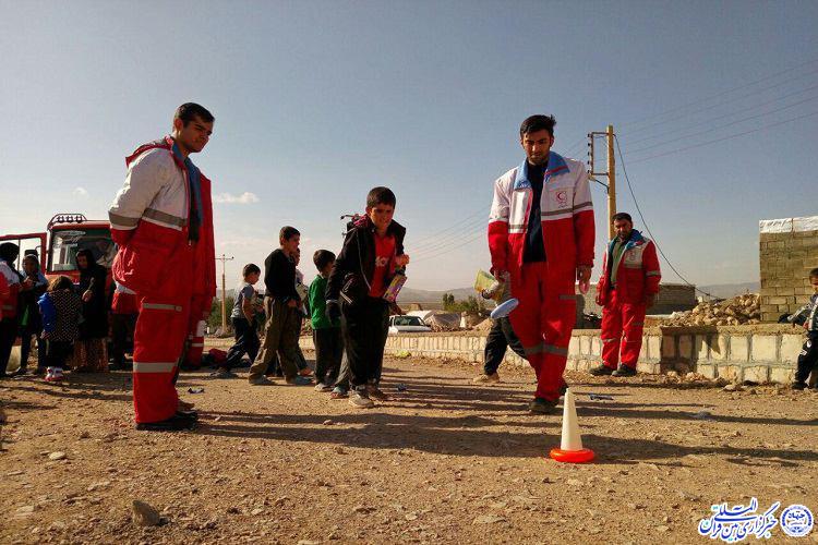تلاش هلال احمر آذربایجان غربی برای کمک به زلزله زدگان به روایت تصویر