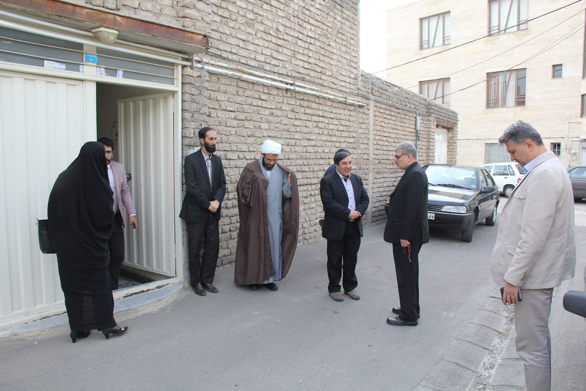 بازدید رییس سازمان دارالقرآن با خانواده دو شهید قرآنی در زنجان