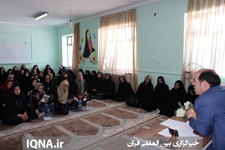والدین با فرزندان خود مطابق با سلیقه و مطالبات روز آنها برخورد کنند والدین با فرزندان خود مطابق با سلیقه و مطالبات روز آنها برخورد کنند