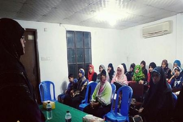 فعالیت قرآنی در غربت پهناورترین کشور جهان فعالیت قرآنی در غربت پهناورترین کشور جهان