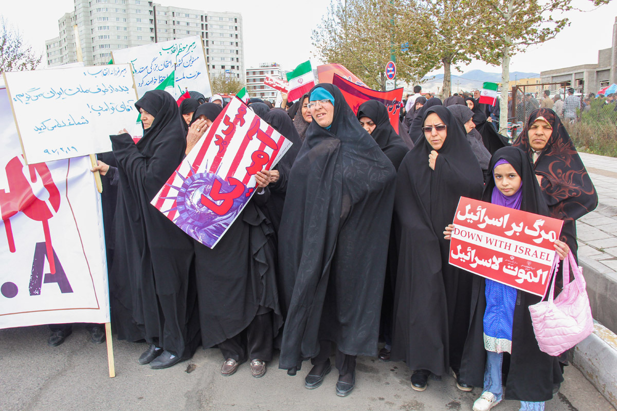 راهپیمایی نمازگزاران زنجانی در اعتراض به خروج آمریکا از برجام