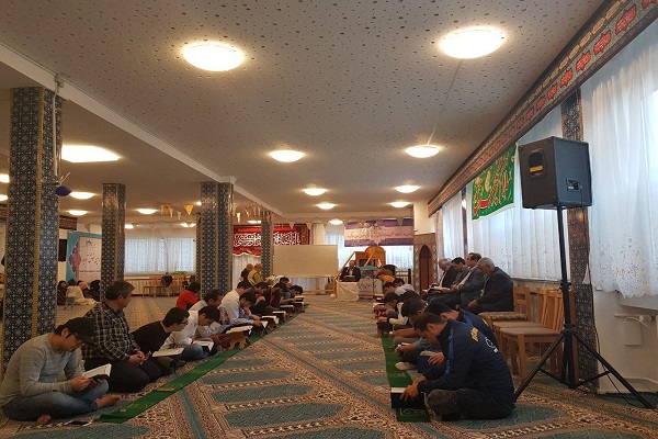 جزءخوانی قرآن در مرکز اسلامی برلین+عکس جزءخوانی قرآن در مرکز اسلامی برلین+عکس