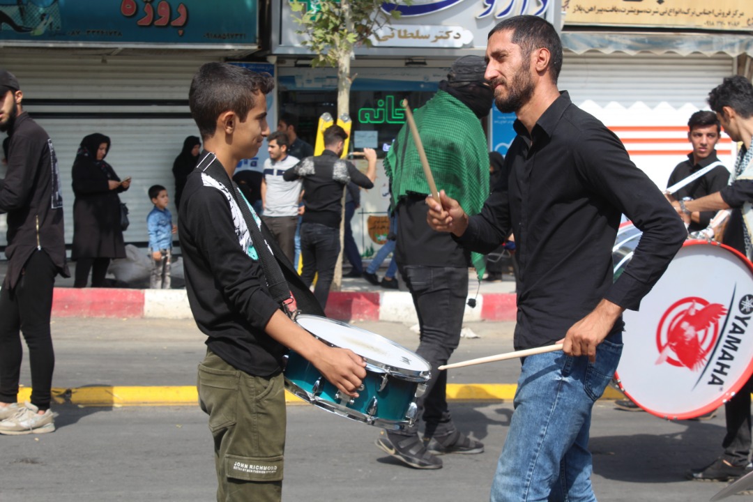 دسته روی عزاداران حسینی در روز تاسوعا در سنندج + عکس