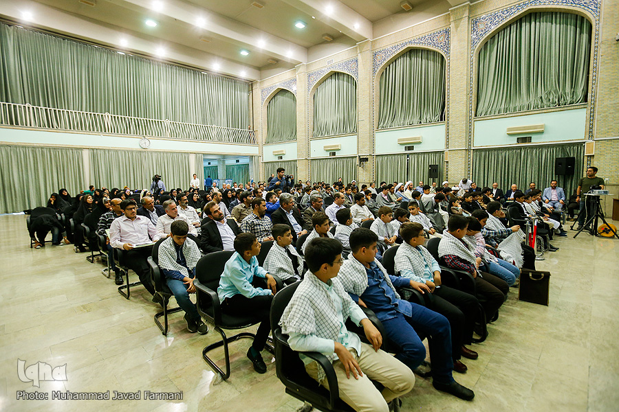 گزارش ایکنا از آیین اختتامیه نهمین دوره طرح اسوه / تجلیل از 18 قاری و حافظ گزارش ایکنا از آیین اختتامیه نهمین دوره طرح اسوه / تجلیل از 18 قاری و حافظ