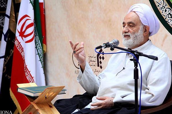 هیئت دولت سالی یک ساعت در خصوص نماز صحبت کنند/ خدام مساجد فرهیخته باشند