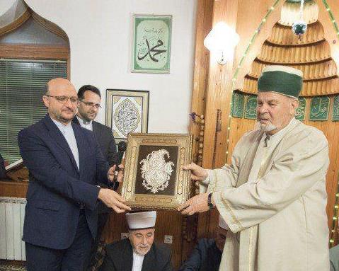 تکریم پیامبر اعظم(ص) در تکیه نقشبندیه بوسنی+عکس تکریم پیامبر اعظم(ص) در تکیه نقشبندیه بوسنی+عکس