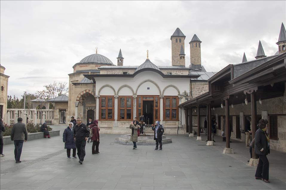 نگهداری 9 صفحه از قرآن در موزه «مولوی» ترکیه