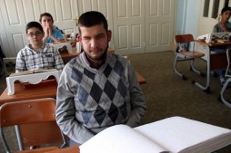 Le jeune aveugle turc mémorise le Saint Coran en 8 mois