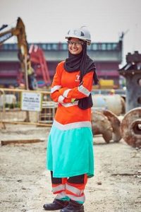 Des tenues de travail islamiques produites par une musulmane britannique