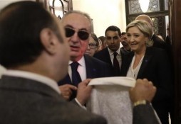 Le Pen refuse de se voiler pour rencontrer le grand mufti de Beyrouth