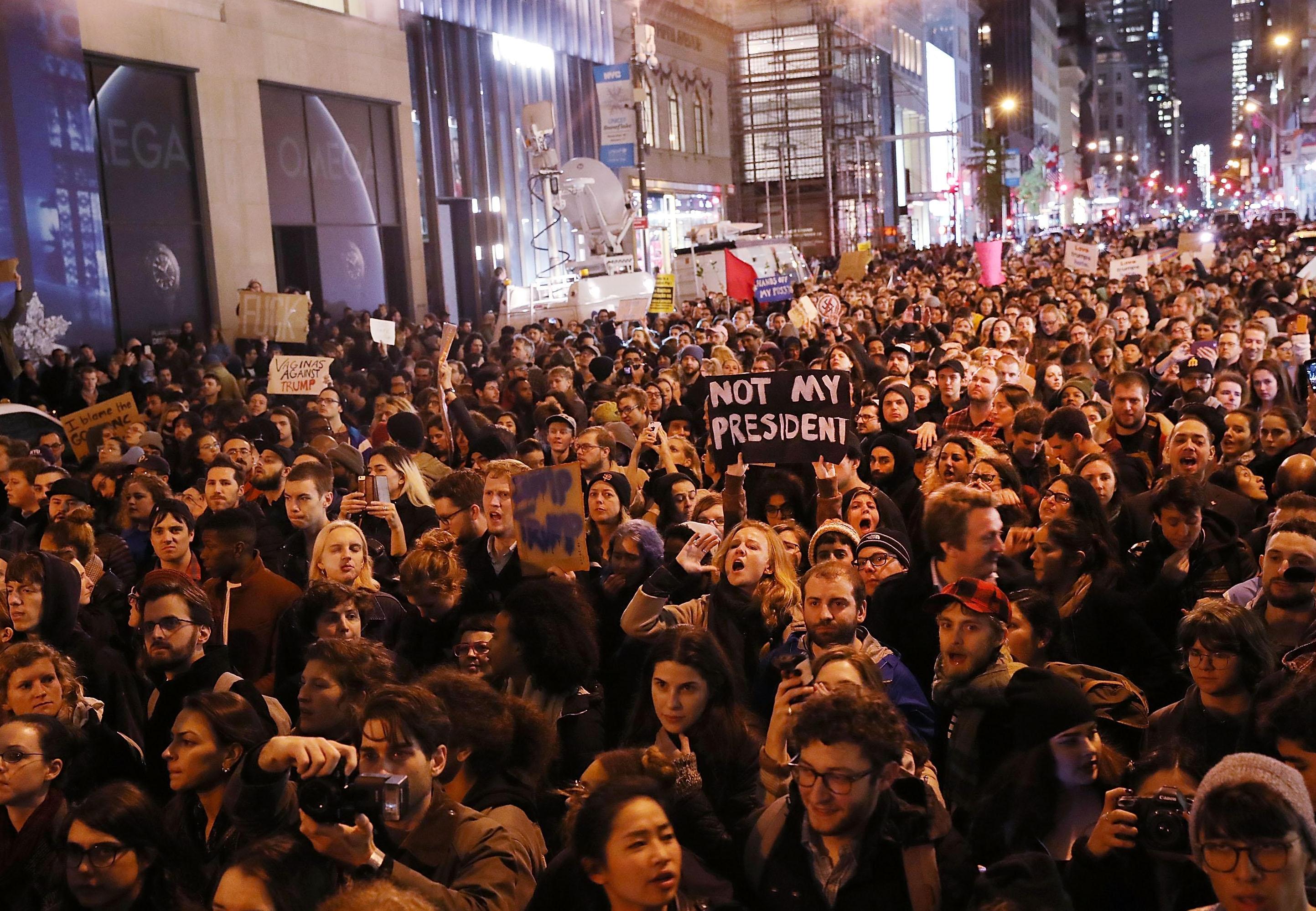 Manifestations anti-Trump en Europe et en Amérique Manifestations anti-Trump en Europe et en Amérique