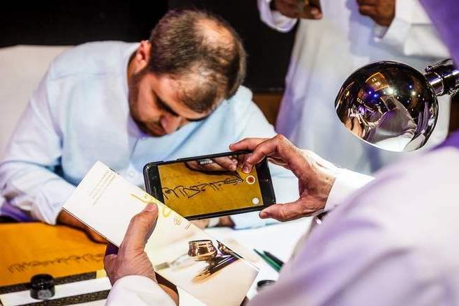 30 calligraphes célèbres calligraphient le Saint Coran à Dubaï