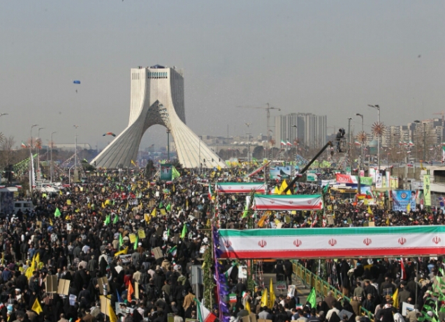 Les Iraniens célèbrent l'anniversaire de la révolution islamique
