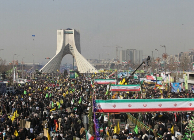 Les Iraniens célèbrent l'anniversaire de la révolution islamique Les Iraniens célèbrent l'anniversaire de la révolution islamique
