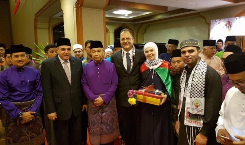 फिलीस्तीनी डॉक्टर, मलेशिया में महिलाओं की कुरान प्रतियोगिता में दूसरे स्थान पर+ तस्वीरें