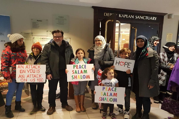 Lingkar Perdamaian Muslim Kanada Mengenang Para Korban Sinagoga Amerika
