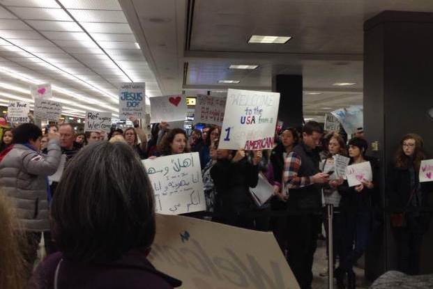Manifestazioni in difesa dei musulmani negli aeroporti Usa