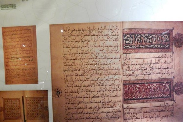 Cina:Corano di 900 anni al museo di Gansu Cina:Corano di 900 anni al museo di Gansu