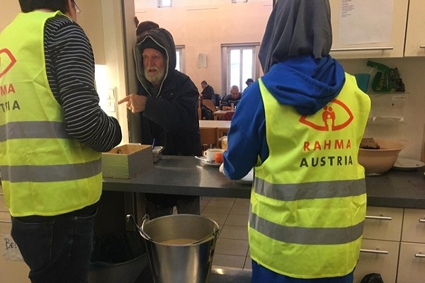 Austria: associazione musulmana fornisce pasti ai senzatetto